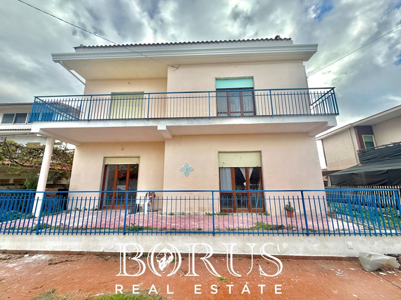 Casa Indipendente in Vendita a Castel Volturno, 138'000&euro;, 220 m²