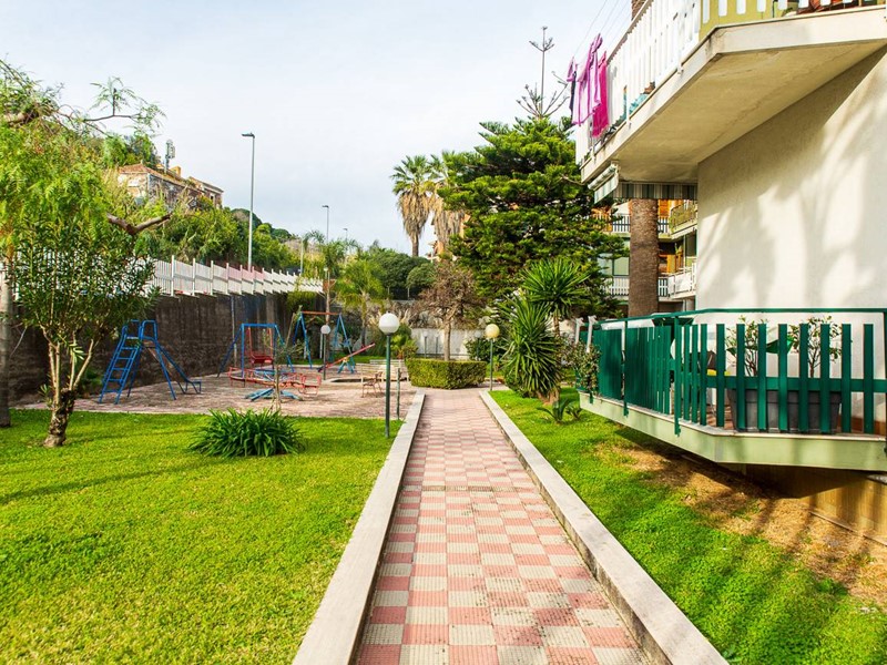 Appartamento in Vendita a Aci Catena, 135'000&euro;, 130 m²