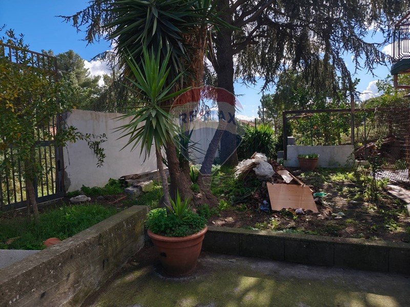 Villa in Vendita a Viagrande, 120'000&euro;, 116 m²