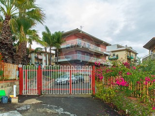Trilocale in Vendita a Catania, 135'000&euro;, 93 m²