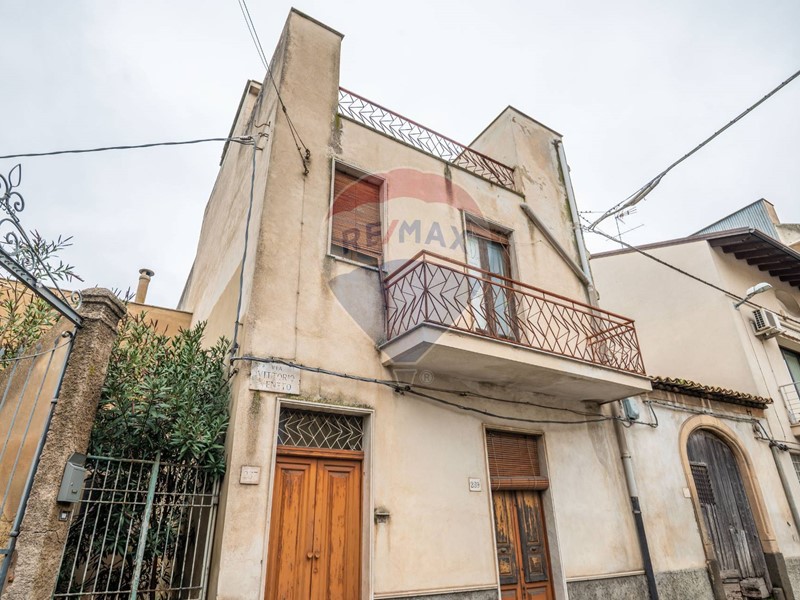 Casa Indipendente in Vendita a Grammichele, 49'000&euro;, 178 m²