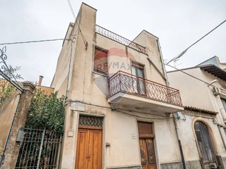 Casa Indipendente in Vendita a Grammichele, 49'000&euro;, 178 m²