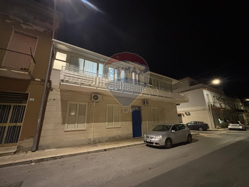 Appartamento in Vendita a Avola, 250'000&euro;, 190 m²