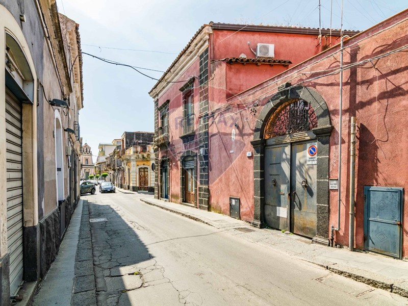 Appartamento in Vendita a Mascalucia, 88'000€, 150 m²