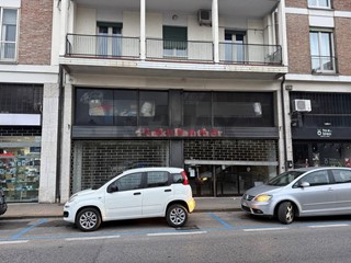 Negozio in Vendita a Treviso, 251'000&euro;, 180 m²