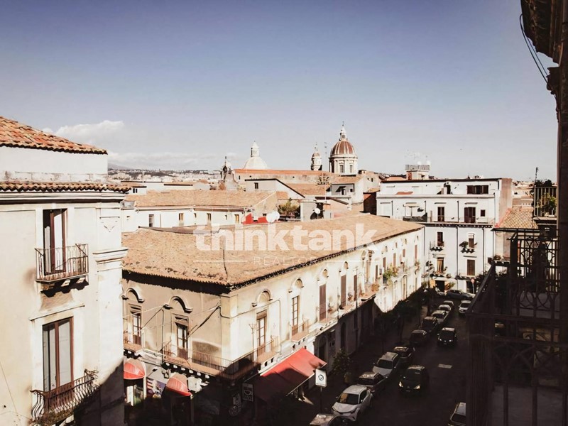 Appartamento in Vendita a Catania, 650'000&euro;, 410 m²