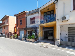 Trilocale in Vendita a Montelibretti, 65'000&euro;, 106 m²