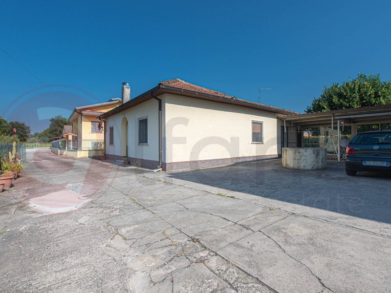 Casa Indipendente in Vendita a Ceprano, 65'000&euro;, 130 m²