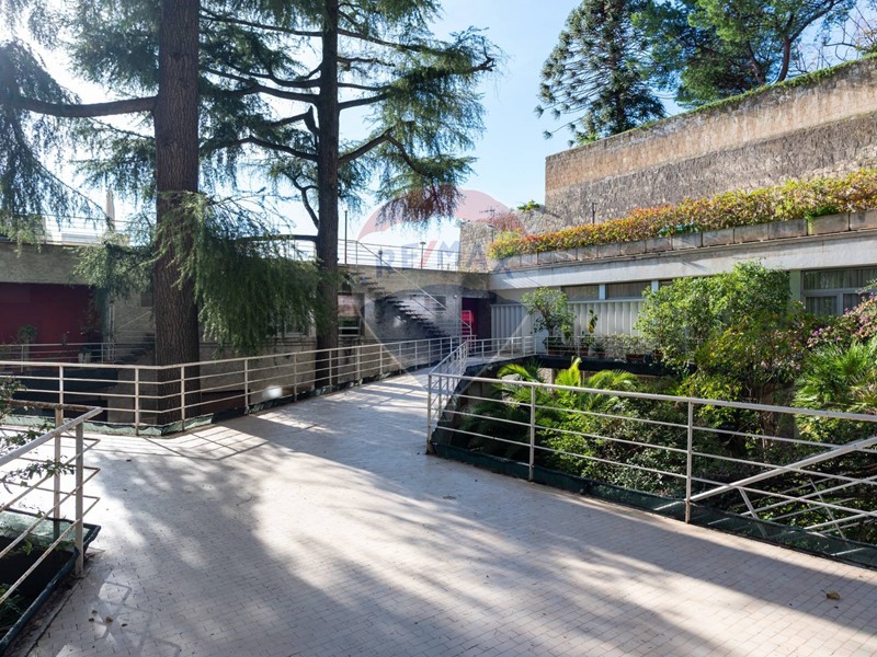 Appartamento in Affitto a Napoli, 1'850&euro;, 130 m²