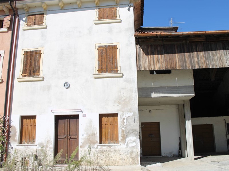 Rustico in Vendita a Lavagno, 180'000&euro;, 270 m²