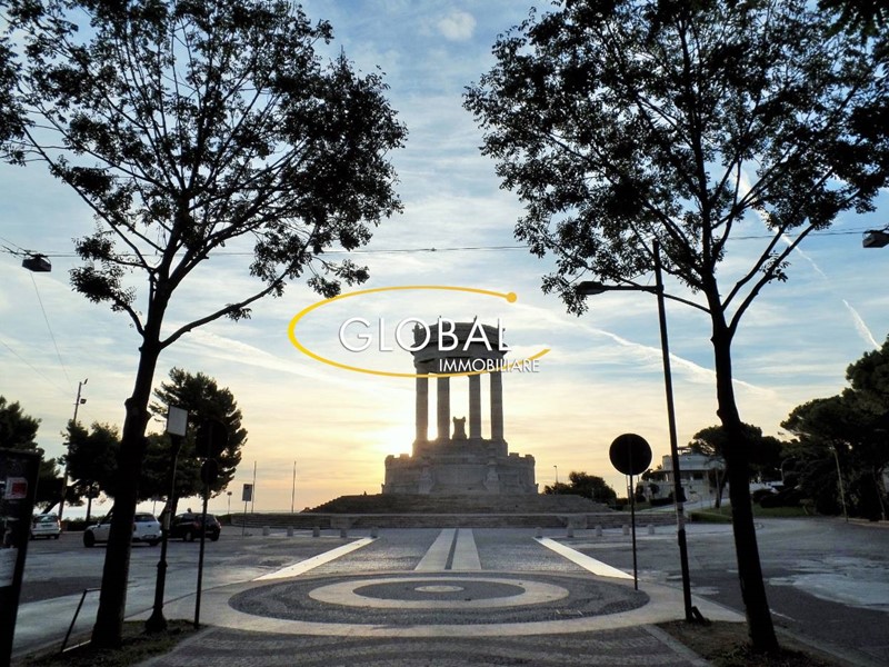 Quadrilocale in Vendita a Ancona, 140 m²