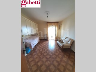 Quadrilocale in Vendita a Poggibonsi, 135'000&euro;, 89 m²