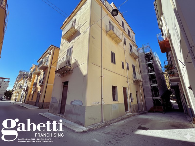 Appartamento in Vendita a Sant'Agata di Militello, 80'000&euro;, 308 m²