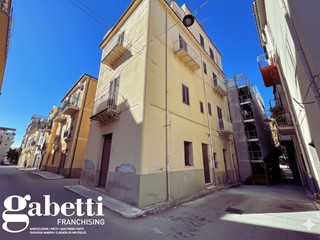Appartamento in Vendita a Sant'Agata di Militello, 80'000&euro;, 308 m²