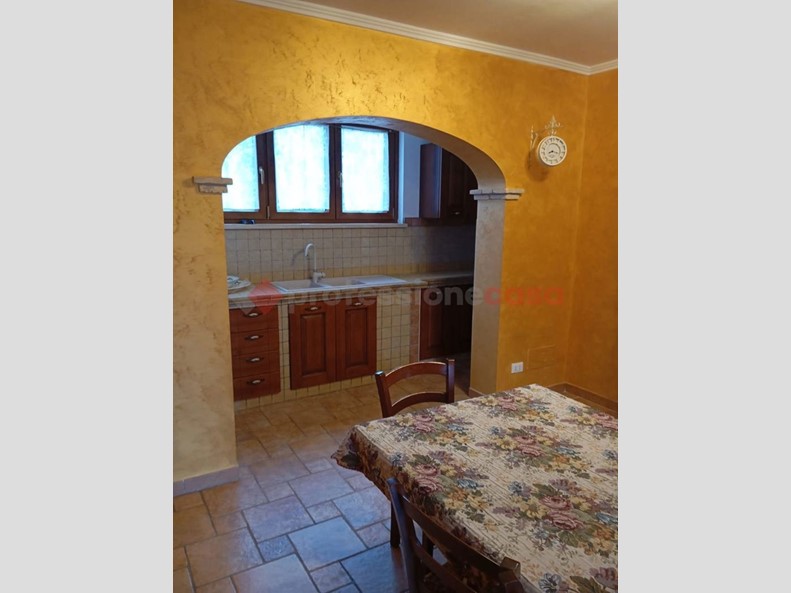 Villa bifamiliare in Vendita a Oricola, 85'000&euro;, 90 m², arredato