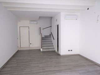 Negozio in Affitto a Arona, 2'000&euro;, 70 m²