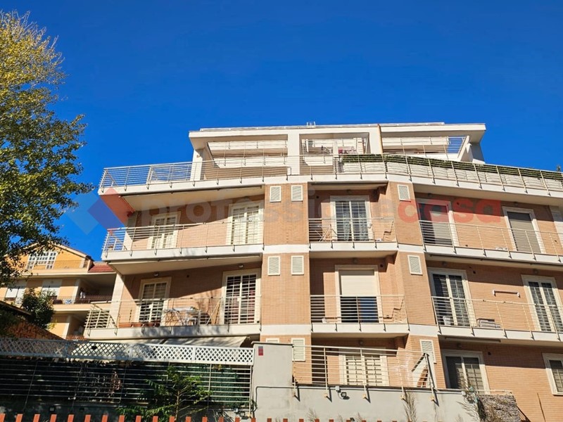 Trilocale in Vendita a Roma, 240'000€, 67 m²