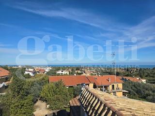 Villa in Vendita a Vasto, 450'000&euro;, 437 m², con Box