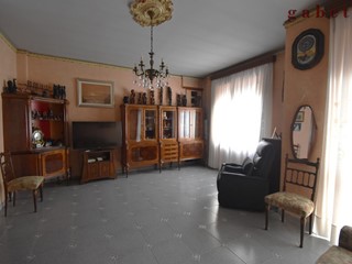 Trilocale in Vendita a Magenta, 137'000&euro;, 100 m², con Box