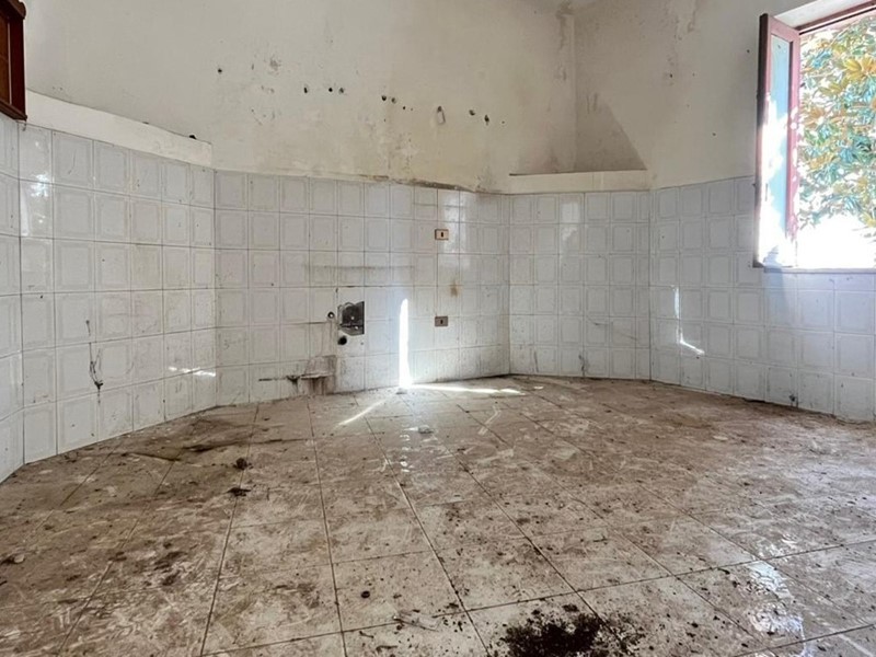 Casa Indipendente in Vendita a Pastorano, 29'000&euro;, 115 m²