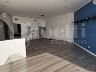 Negozio in Vendita a Anzio, 110'000€, 100 m²