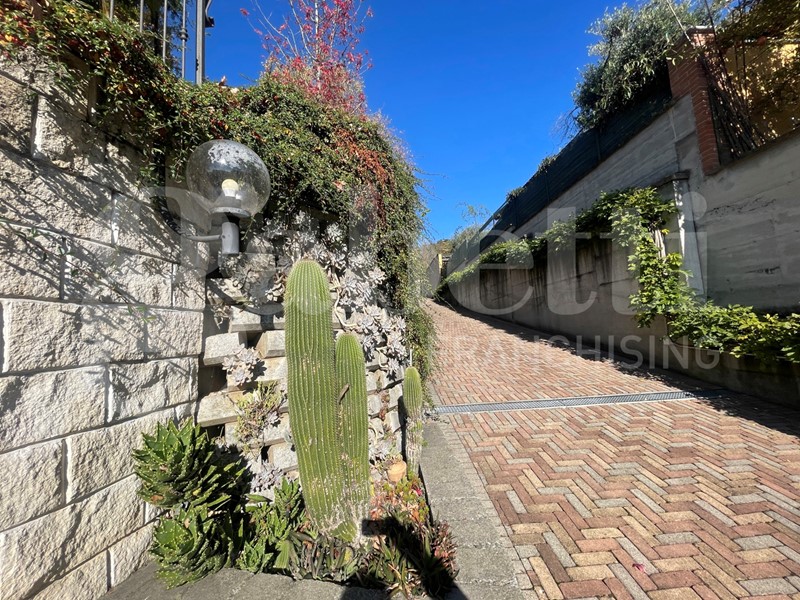 Villa in Vendita a Mazzè, 285'000&euro;, 330 m², con Box