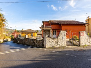 Casa Indipendente in Vendita a Grottaferrata, 269'000&euro;, 145 m², con Box