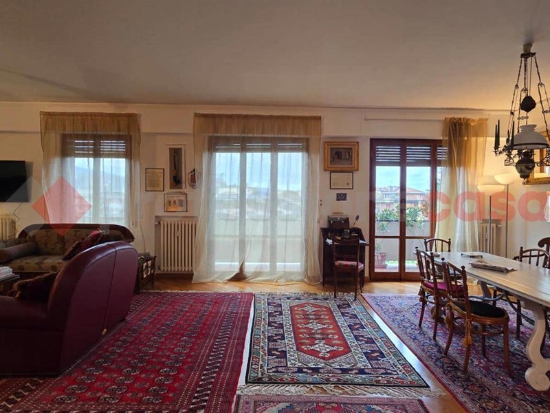 Quadrilocale in Vendita a Arezzo, 430'000&euro;, 155 m², con Box