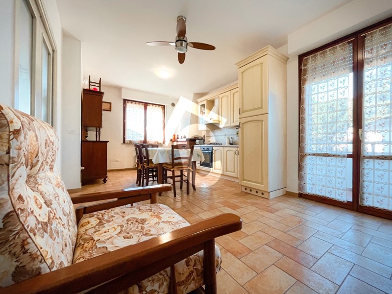 Trilocale in Vendita a Jesi, zona ZONA 2B, 159'000€, 110 m², con Box