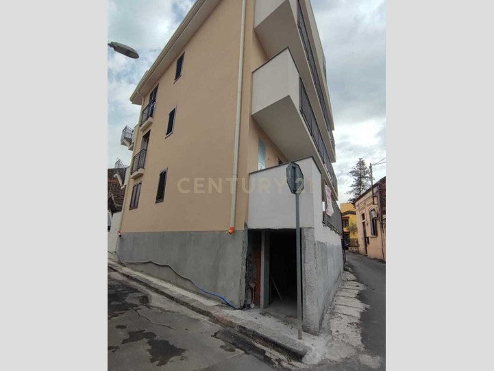 Appartamento in Vendita a Catania, 290'000&euro;, 122 m², arredato, con Box