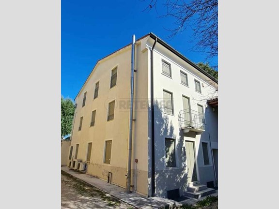 Quadrilocale in Vendita a Isola Vicentina, 173'000&euro;, 140 m²