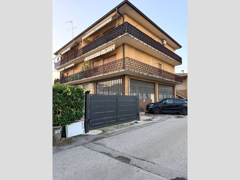 Laboratorio in Vendita a Montecchio Maggiore, 120'000&euro;, 200 m²