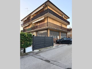 Laboratorio in Vendita a Montecchio Maggiore, 120'000&euro;, 200 m²