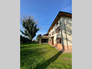 Casa Indipendente in Vendita a Roccabianca, 198'000&euro;, 440 m², con Box