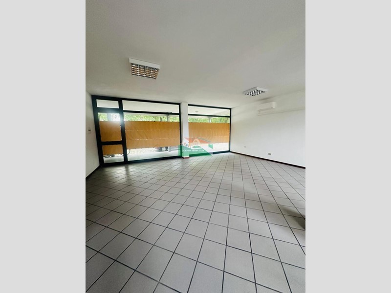 Immobile commerciale in Affitto a Ravenna, 1'000&euro;, 95 m²