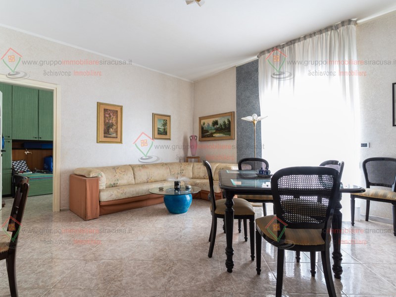 Appartamento in Vendita a Siracusa, zona Tisia Tica Zecchino, 100'000€, 132 m²