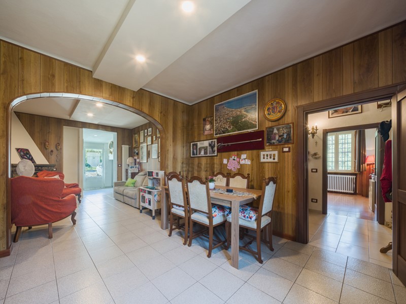 Villa in Vendita a Lucca, zona Ovest, 430'000&euro;, 225 m², con Box