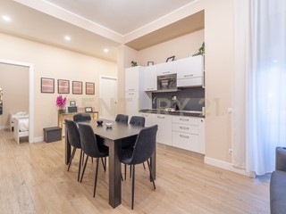 Quadrilocale in Vendita a Roma, 410'000€, 64 m², arredato