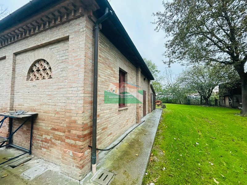 Casa Indipendente in Vendita a Ravenna, 320'000&euro;, 200 m²