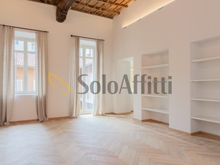 Appartamento in Affitto a Chieri, zona Via Vittorio, 2'700&euro;, 210 m²