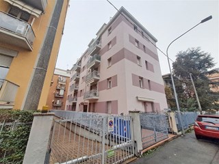 Trilocale in Vendita a Parma, zona Via Giorgio Compiani, 168'000&euro;, 85 m²