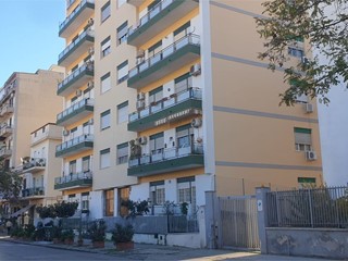 Magazzino in Affitto a Palermo, 600&euro;, 177 m²