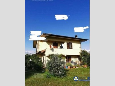 Villa in Vendita a Pontinia, 59'485&euro;, 381 m²
