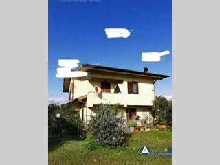 Villa in Vendita a Pontinia, 59'485€, 381 m²