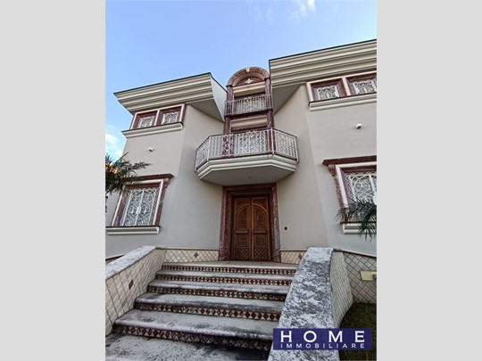 Villa in Vendita a Frignano, 350'000&euro;, 280 m²