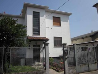 Trilocale in Vendita a Vigevano, 30'000&euro;, 55 m²