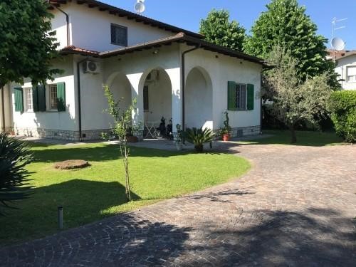 Villa in Affitto a Forte dei Marmi, zona Caranna, 40'000&euro;, 200 m², arredato
