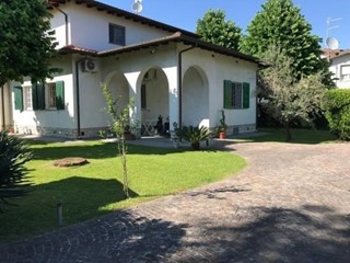 Villa in Affitto a Forte dei Marmi, zona Caranna, 40'000&euro;, 200 m², arredato