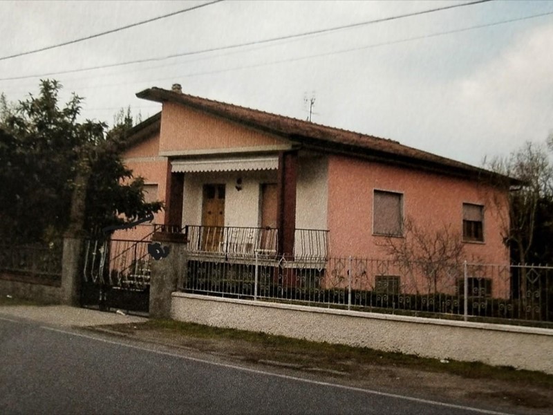 Casa Indipendente in Vendita a Massa, zona Poveromo, 529'000&euro;, 230 m², con Box