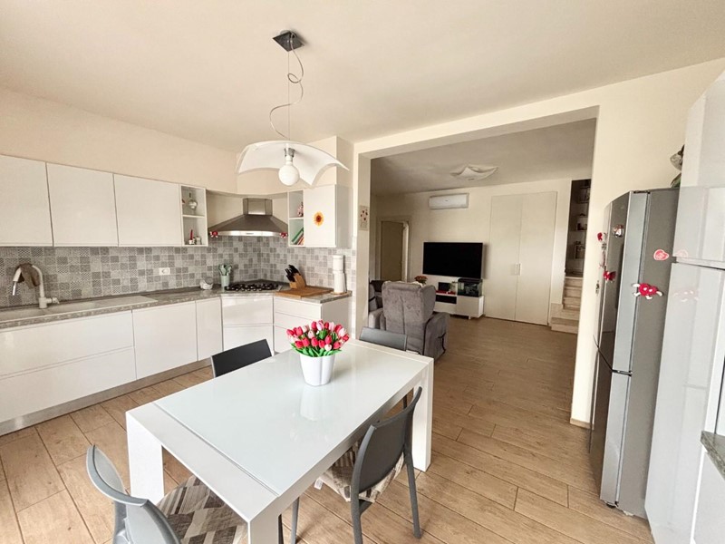 Villa bifamiliare in Vendita a San Miniato, 370'000&euro;, 130 m², con Box